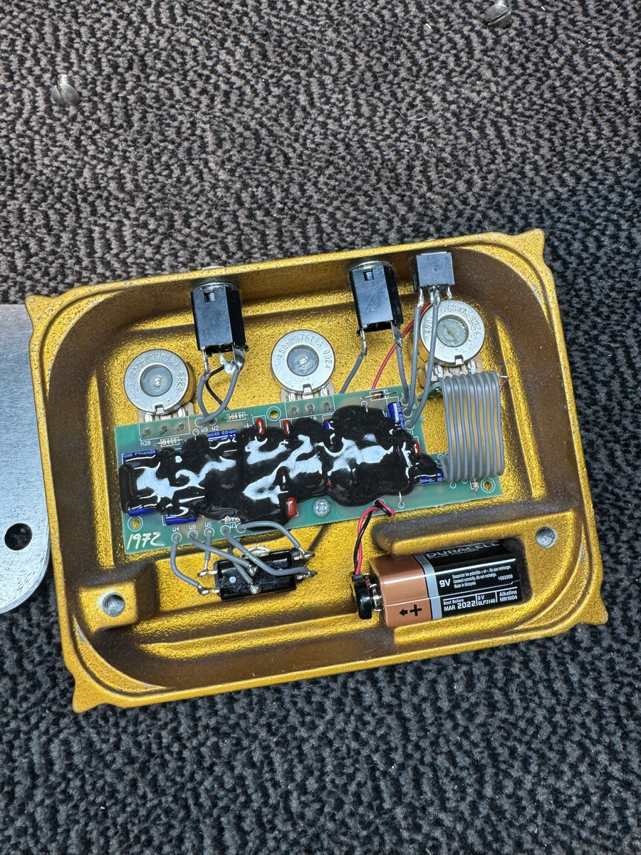 1999 Klon centaur Gold Horsie – Know Your Vintage Guitars
