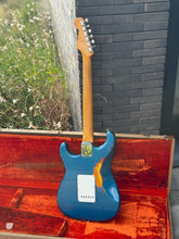 Load image into Gallery viewer, 1963 Fender Stratocaster Lake Placid Blue