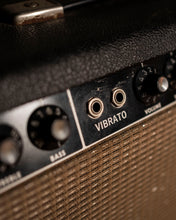 Load image into Gallery viewer, 1964 Fender Deluxe reverb