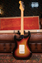 Load image into Gallery viewer, 1963 Fender Stratocaster