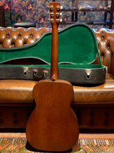 Load image into Gallery viewer, 1962 Martin 00-18