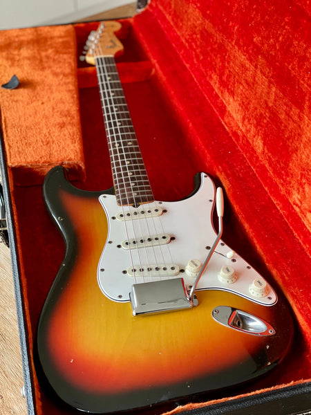 How to date a vintage Fender Stratocaster