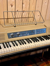 Load image into Gallery viewer, 1977 Wurlitzer 200
