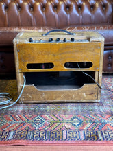 Load image into Gallery viewer, 1960 Fender Tweed Vibrolux
