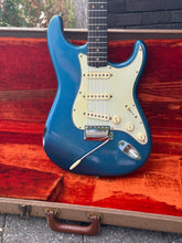 Load image into Gallery viewer, 1963 Fender Stratocaster Lake Placid Blue
